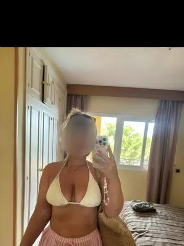 EllaLuxe-XX webcam model from United Kingdom