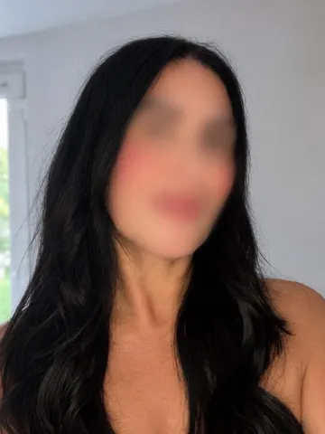 _ravenrose_x webcam model from United Kingdom