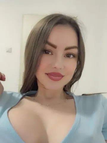SoniaJoy webcam model from Romania