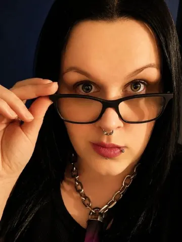 Mystique_Zara_Nyx webcam model from United Kingdom