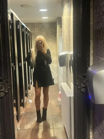 Sophia-Honey webcam model from United Kingdom