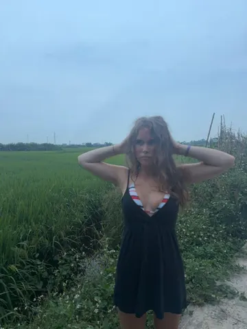 BonAllure webcam model from United Kingdom