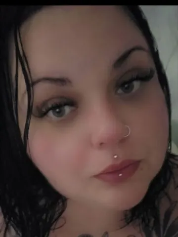 NaughtyNaomi-XO webcam model from United Kingdom