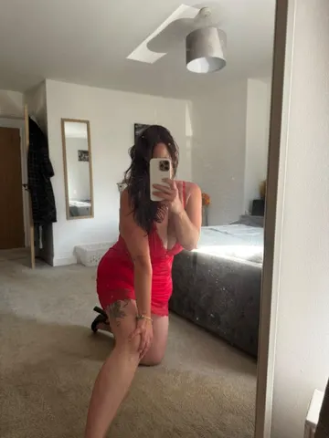 CurvyIsSexyX webcam model from United Kingdom