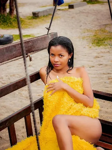 selenaMorez2 webcam model from Madagascar