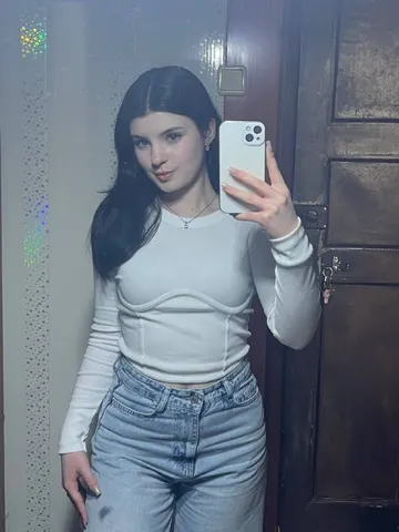 AnnaYount webcam model from Ukraine
