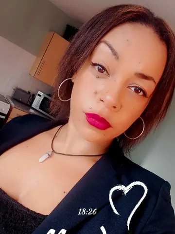 LUSTYLEXI93 webcam model from United Kingdom