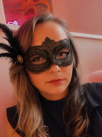 GirlBrhindTheMask webcam model from United Kingdom