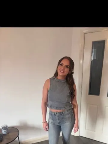 BellaAfterDark webcam model from United Kingdom