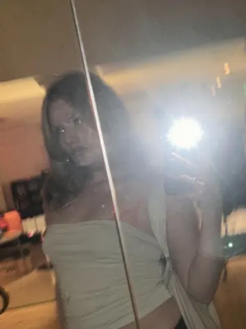 baby_milla webcam model from United Kingdom