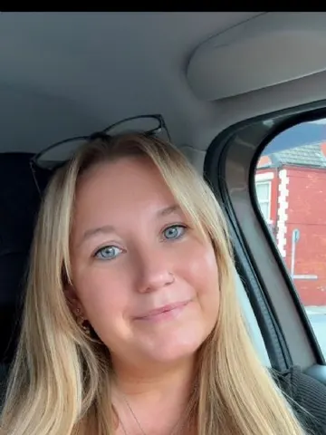 Curvy Cleo xx webcam model from United Kingdom