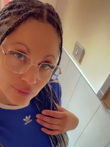 LadyLeeXO webcam model from United Kingdom