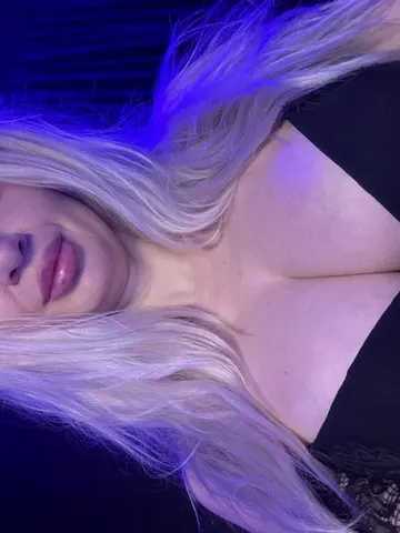 CandyloveXXX webcam model from Ukraine