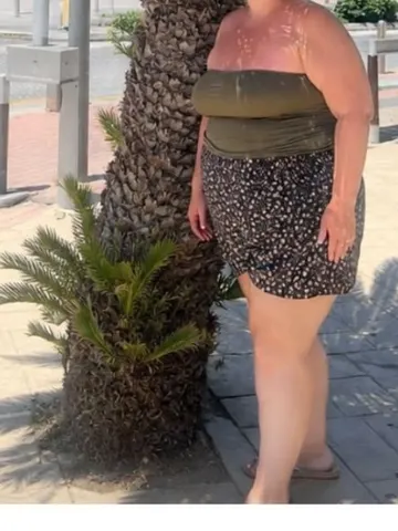 HallieXO webcam model from United Kingdom