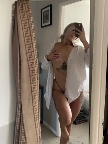 LittleMiss_Charlotte webcam model from United Kingdom
