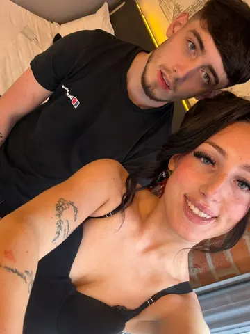 Hot-Young_Couple webcam model from United Kingdom