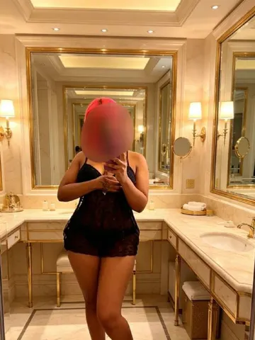 _Sky_Xx webcam model from United Kingdom