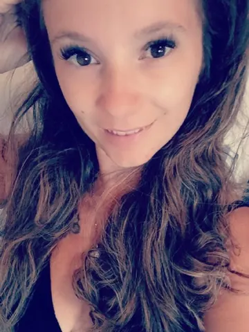 Brunette_Sweet_Megan webcam model from United Kingdom