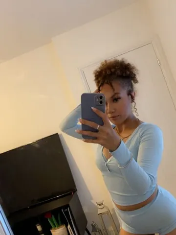 Charl_XOX webcam model from United Kingdom