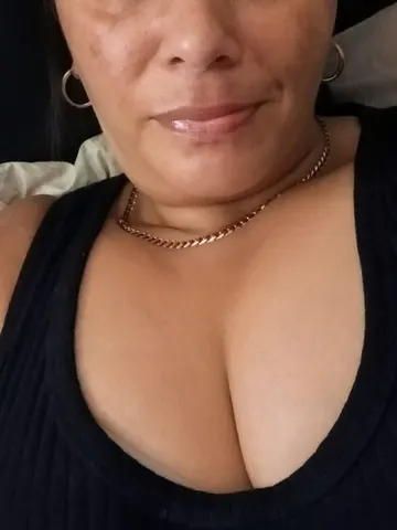 Honey-Curvy-Natural webcam model from United Kingdom