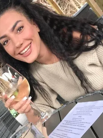MiaRosea webcam model from United Kingdom