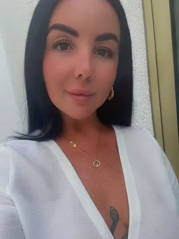 GoldenTemptationX webcam model from United Kingdom