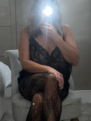 UnderLaceysLegs21 webcam model from United Kingdom