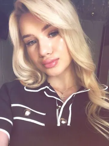 Stacy_West webcam model from Ukraine