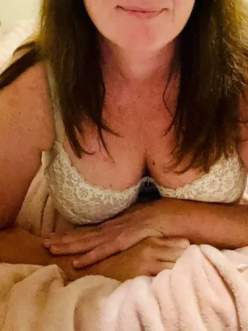 Miss Pussy Willow webcam model from United Kingdom