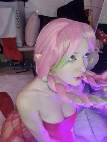 Riven_Mercy webcam model from United Kingdom