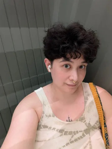 AlexisRodrigo webcam model from United Kingdom