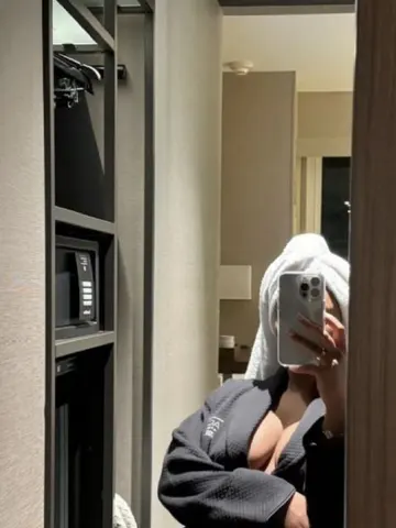 Angelllll webcam model from United Kingdom