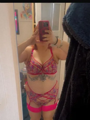 Shortminx webcam model from United Kingdom