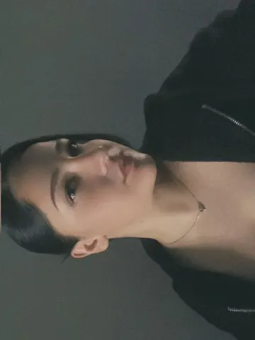 midnight_melo webcam model from Albania