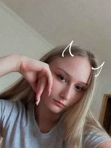 KiaraQueeenn webcam model from Hungary