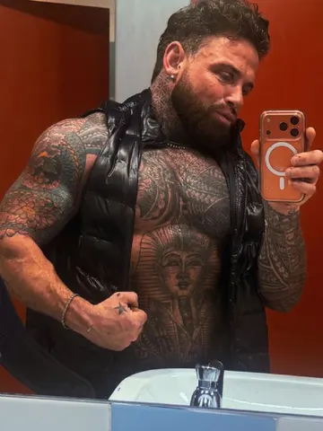 JadonisUK webcam model from United Kingdom