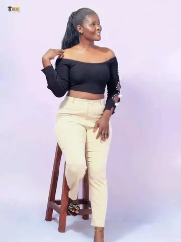 Trishadoesitall webcam model from Kenya
