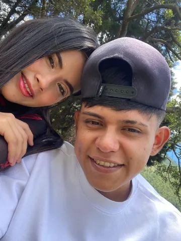 Naomi_and_liam webcam model from Colombia