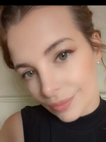 CurvyKara85 webcam model from United Kingdom