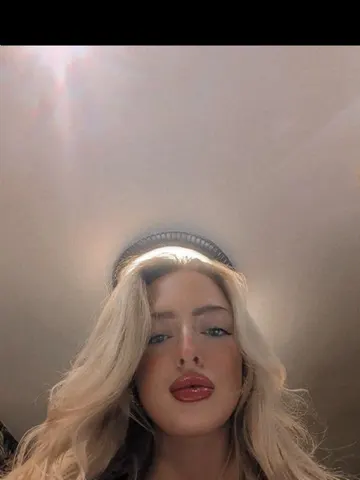 CheskKa webcam model from United Kingdom