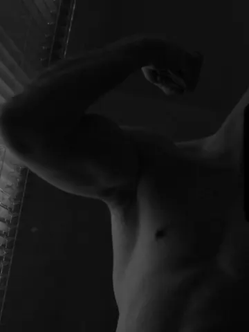 ValuedSpur425 webcam model from United Kingdom