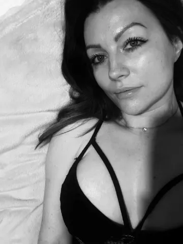 MissJuicyJess_UK webcam model from United Kingdom