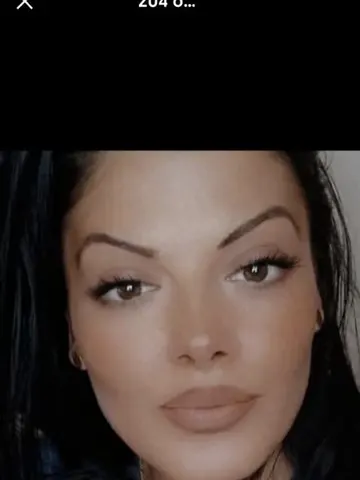 Floreskiss webcam model from Romania
