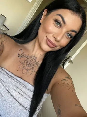 Your_Tatted_Amyy webcam model from United Kingdom