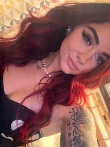 Ruby_Rouge webcam model from United Kingdom