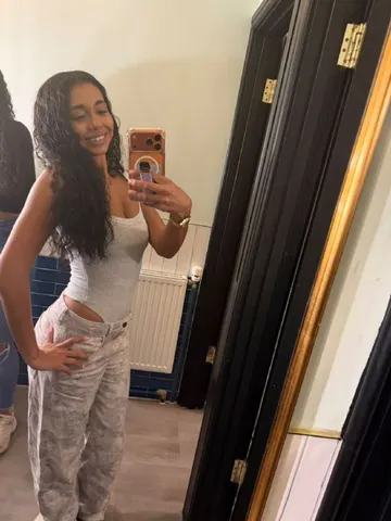 SexyLady26 webcam model from United Kingdom