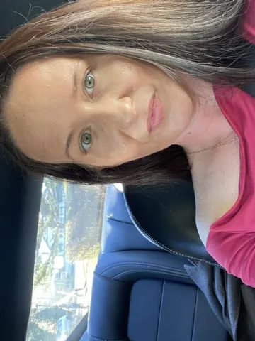 CurvyPia webcam model from Australia