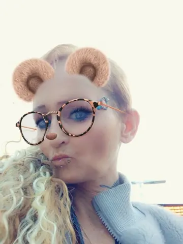 Ellarose-xx webcam model from United Kingdom