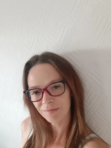 PlayfulRoxyUK webcam model from United Kingdom