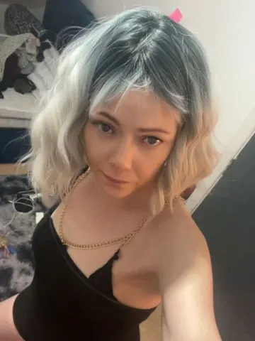 ssyyskyblue webcam model from United Kingdom